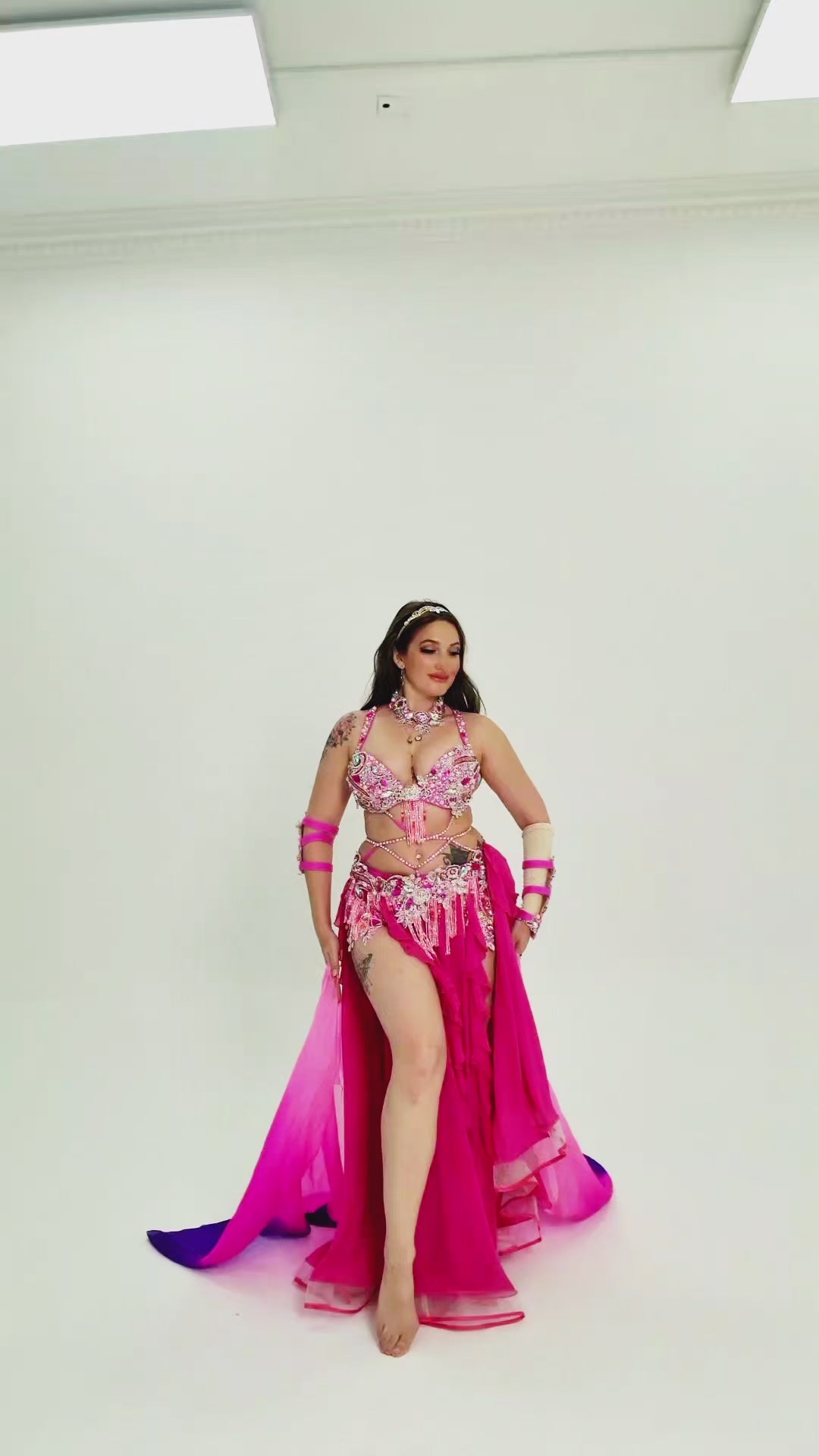 Load video: London Belly Dancer Sarasvati Dance 